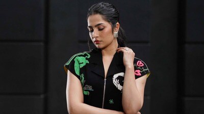 <p>ఐఎండీబీ జాబితాలో కాంతార నటి రుక్మిణి వసంత్ 9వ స్థానంలో నిలిచింది. రిషబ్ శెట్టి తెరకెక్కించిన కాంతార చాప్టర్ 1తో రుక్మిణి వసంత్ ట్రెండింగ్లో నిలిచింది. </p> <p>ఐఎండీబీ జాబితాలో కాంతార నటి రుక్మిణి వసంత్ 9వ స్థానంలో నిలిచింది. రిషబ్ శెట్టి తెరకెక్కించిన కాంతార చాప్టర్ 1తో రుక్మిణి వసంత్ ట్రెండింగ్లో నిలిచింది. </p>