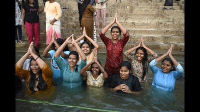 Delegates of KTS 4.0 take a holy dip in the Ganga in Varanasi on Wednesday. (Rajesh Kumar/ht) Delegates of KTS 4.0 take a holy dip in the Ganga in Varanasi on Wednesday. (Rajesh Kumar/ht)