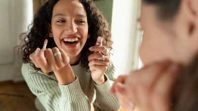 8 lip glosses for that ultimate shine (Pexels) 8 lip glosses for that ultimate shine (Pexels)