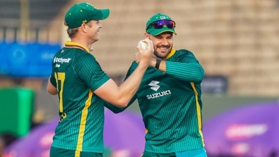 South Africa picked up three wickets conceding only 32 runs clawing slowly back into the match. (PTI) South Africa picked up three wickets conceding only 32 runs clawing slowly back into the match. (PTI)
