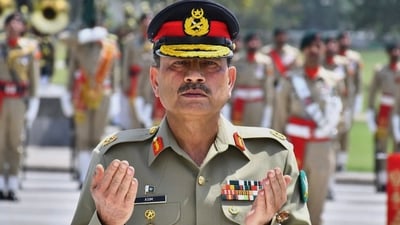 Field Marshal General Asim Munir prays after laying wreath on the Martyrs monument during a special guard of honor ceremony at General Headquarters, in Rawalpindi, Pakistan. (Inter Services Public Relations via AP) (AP) Field Marshal General Asim Munir prays after laying wreath on the Martyrs monument during a special guard of honor ceremony at General Headquarters, in Rawalpindi, Pakistan. (Inter Services Public Relations via AP) (AP)
