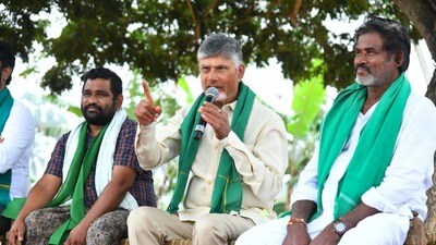 రైతులతో చంద్రబాబు రైతులతో చంద్రబాబు