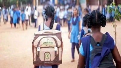 <p>వార్షిక పరీక్షల ఫీజును <a href="https://bse.ap.gov.in/" target="_blank">https://bse.ap.gov.in/</a> వెబ్సైట్ ద్వారా చెల్లించాల్సి ఉంటుంది. ఎక్కువ మంది చివరిలో పరీక్ష ఫీజు చెల్లించేందుకు ప్రయత్నిస్తే సర్వర్ సమస్య తలెత్తే అవకాశం ఉంటుందని అధికారులు హెచ్చరించారు. ముందుగానే ఫీజులు చెల్లించుకోవాలని సూచిస్తున్నారు.</p> <p>వార్షిక పరీక్షల ఫీజును <a href="https://bse.ap.gov.in/" target="_blank">https://bse.ap.gov.in/</a> వెబ్సైట్ ద్వారా చెల్లించాల్సి ఉంటుంది. ఎక్కువ మంది చివరిలో పరీక్ష ఫీజు చెల్లించేందుకు ప్రయత్నిస్తే సర్వర్ సమస్య తలెత్తే అవకాశం ఉంటుందని అధికారులు హెచ్చరించారు. ముందుగానే ఫీజులు చెల్లించుకోవాలని సూచిస్తున్నారు.</p>