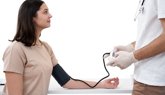 Dr Arora strongly advised patients against treating long-term conditions like diabetes and high blood pressure as if they were temporary acute illnesses. (Freepik)