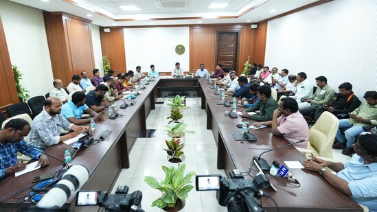 భూధార్ కార్డుల పంపిణీపై మంత్రి పొంగులేటి ప్రకటన