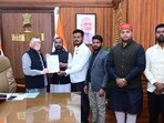 A delegation of the students wing of the AJSU Party on Thursday met governor Santosh Gangwar at Lok Bhavan. (HT Photo)