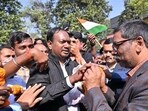 CGL exam candidates expressed their gratitude to Jharkhand chief minister Hemant Soren in Ranchi on Thursday. (HT Photo)