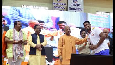 CM Yogi Adityanath at the felicitation ceremony of the 69th National School Games 2025 (Greco-Roman Wrestling). (HT)