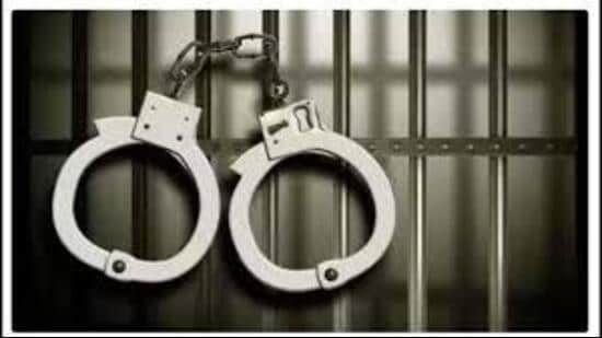 The accused were identified as Ganderab Singh, Patwari, posted at Thalora in Majalta tehsil of Udhampur and watchman Kuldeep Kumar for demanding and accepting bribe of ₹10,000 from a complainant. (iStock)