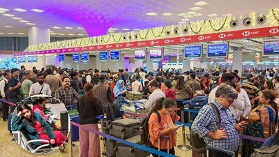 ఇండిగో విమానాల రద్దు వెనుక అసలు కథ ఏంటి? చుక్కలు చూపిస్తున్న సంక్షోభం ఇండిగో విమానాల రద్దు వెనుక అసలు కథ ఏంటి? చుక్కలు చూపిస్తున్న సంక్షోభం