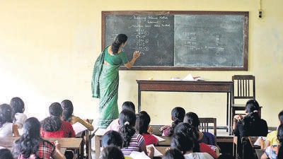 Mumbai...22nd June 2011... Students in a classroom at K.J. Somaiya College - Photo by Rajendra Gawankar (Hindustan Times) Mumbai...22nd June 2011... Students in a classroom at K.J. Somaiya College - Photo by Rajendra Gawankar (Hindustan Times)