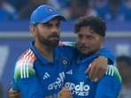 విరాట్ కోహ్లి, కుల్‌దీప్(@mutualstark/x.com)