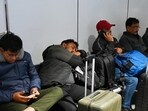 Thousands of such harried passengers were left wandering around the airport for updates as a result of the inability of India’s largest airline to meet new crew rostering norms. (Vipin Kumar/ HT Photo)