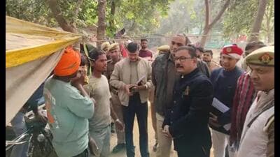 Bareilly DM and SSP lduring an on-ground action on Saturday. (HT)