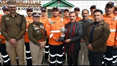 CM Sukhvinder Singh Sukhu honouring home guard and civil defence personnel in Shimla on Saturday. (HT photo) CM Sukhvinder Singh Sukhu honouring home guard and civil defence personnel in Shimla on Saturday. (HT photo)