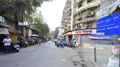 In Bhai Bal Mukund Marg, 20 of 30 structures are still yet to be removed. (Anshuman Poyrekar/HT Photo) In Bhai Bal Mukund Marg, 20 of 30 structures are still yet to be removed. (Anshuman Poyrekar/HT Photo)