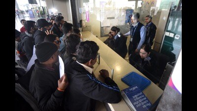 Passengers at the IndiGo counter in Lucknow Airport (Ashfaq Ali/HH) Passengers at the IndiGo counter in Lucknow Airport (Ashfaq Ali/HH)
