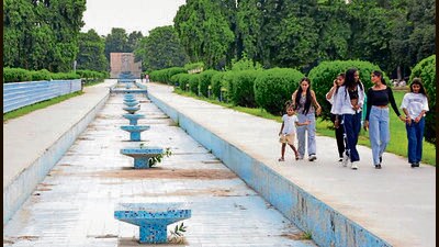 The Nehru Rose garden in Ludhiana. The redevelopment project of the garden was stalled for months after vigilance bureau arrested former superintending engineer over corruption. (HT Photo) The Nehru Rose garden in Ludhiana. The redevelopment project of the garden was stalled for months after vigilance bureau arrested former superintending engineer over corruption. (HT Photo)
