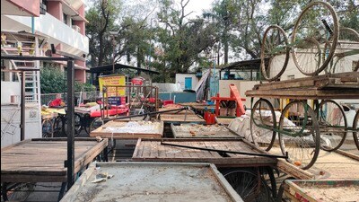 The crackdown since April focused on busy roads and bylanes including M G Road, East Street, Kedari Road, Babajan Dargah Chowk, Wanawadi, Fatimanagar and Dhobi Ghat where vendors have been operating for long sans permission. (HT PHOTO) The crackdown since April focused on busy roads and bylanes including M G Road, East Street, Kedari Road, Babajan Dargah Chowk, Wanawadi, Fatimanagar and Dhobi Ghat where vendors have been operating for long sans permission. (HT PHOTO)