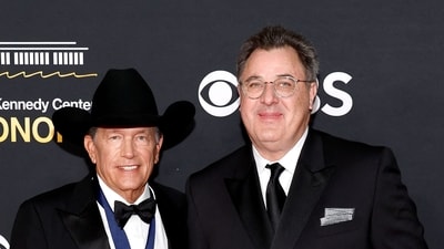 WASHINGTON, DC - DECEMBER 07: (L-R) George Strait and Vince Gill attend the 48th Kennedy Center Honors at The Kennedy Center on December 07, 2025 in Washington, DC. Paul Morigi/Getty Images/AFP (Photo by Paul Morigi / GETTY IMAGES NORTH AMERICA / Getty Images via AFP) (Getty Images via AFP) WASHINGTON, DC - DECEMBER 07: (L-R) George Strait and Vince Gill attend the 48th Kennedy Center Honors at The Kennedy Center on December 07, 2025 in Washington, DC. Paul Morigi/Getty Images/AFP (Photo by Paul Morigi / GETTY IMAGES NORTH AMERICA / Getty Images via AFP) (Getty Images via AFP)