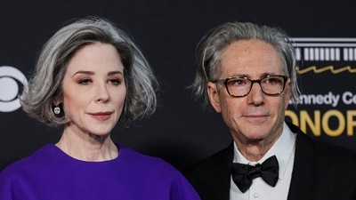 Heather Podesta and Stephen Kessler pose on the red carpet for the 2025 Kennedy Center Honors at the John F. Kennedy Center for the Performing Arts in Washington, D.C., U.S., December 7, 2025. REUTERS/Jeenah Moon (REUTERS)
