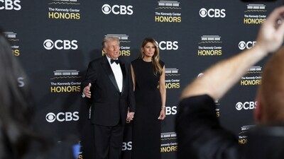 Donald Trump and Melania Trump pose together on the red carpet for the 2025 Kennedy Center Honors at the John F. Kennedy Center for the Performing Arts in Washington, D.C., U.S., December 7, 2025. REUTERS/Jeenah Moon (REUTERS)