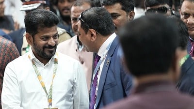 <p>2047 నాటికి జాతీయ జీడీపీలో తెలంగాణ వాటా 10 శాతం ఉండాలని తాను కోరుకుంటున్నానని ముఖ్యమంత్రి రేవంత్ రెడ్డి అన్నారు. చైనాలోని అతిపెద్ద ఆర్థిక వ్యవస్థ కలిగిన గువాంగ్-డాంగ్ ప్రావిన్స్ నమూనాను తెలంగాణ ప్రభుత్వం అమలు చేయాలనుకుంటుందని అన్నారు.</p> 