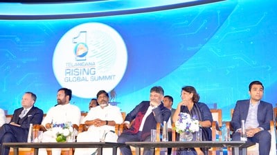<p>తెలంగాణ ఏర్పడిన 10 సంవత్సరాల తర్వాత ఇప్పుడు భారతదేశంలో అత్యంత అభివృద్ధి చెందిన రాష్ట్రంగా మారడానికి ప్రయత్నిస్తోందన్నారు రేవంత్ రెడ్డి. సేవలు, తయారీ, వ్యవసాయం కోసం మూడు స్పష్టమైన జోన్‌లుగా రాష్ట్రాన్ని విభజించామన్నారు. అవి క్యూర్, ప్యూర్, రేర్ అని చెప్పారు.</p> 