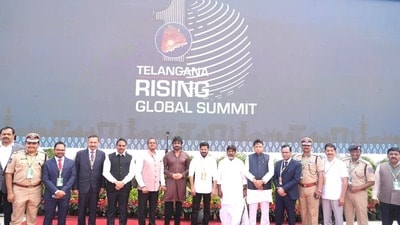 <p>ఈ కార్యక్రమంలో సీఎం రేవంత్ రెడ్డి అనేక స్టాళ్లను పరిశీలించారు. సినీ నటుడు నాగార్జున ముఖ్యమంత్రితో పాటుగా ఉన్నారు. ఉపముఖ్యమంత్రి భట్టి విక్రమార్క, కేంద్ర మంత్రి కిషన్ రెడ్డి, కర్ణాటక ఉప ముఖ్యమంత్రి డీకే.శివకుమార్, ప్రధాన కార్యదర్శి రామకృష్ణారావు, డీజీపీ శివధర్ రెడ్డిలతో పాటు వివిధ రంగాలకు చెందిన అనేక మంది జాతీయ, అంతర్జాతీయ అతిథులు హాజరయ్యారు.</p> 