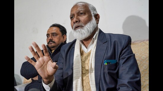 All Himachal Muslim Organization representative Nazakat Ali Hashmi addresses a press conference over the Sanjauli Mosque dispute, in Shimla, Monday. (PTI)