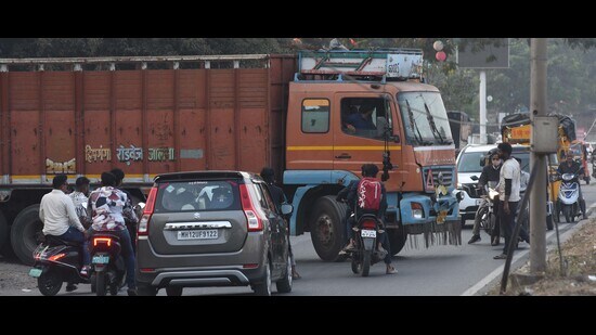 Most penalised vehicles included cars, two-wheelers, and heavy transport vehicles. Initially, the speed limit was set at 30 kmph from November 22 but was revised to 40 kmph from December 4. (HT file)