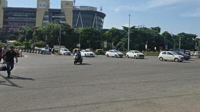 Approximately 9,200 vehicles pass through Z Chowk during peak hours in the morning and evening. Approximately 9,200 vehicles pass through Z Chowk during peak hours in the morning and evening.