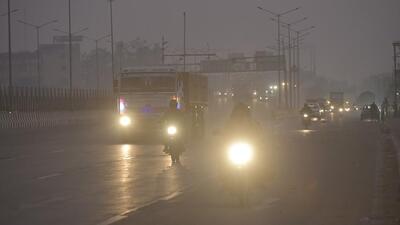Foggy morning on the Delhi-Meerut expressway. (Sakib Ali/HT) Foggy morning on the Delhi-Meerut expressway. (Sakib Ali/HT)