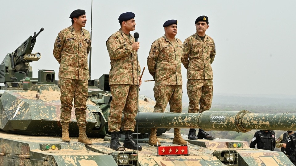 Pakistani CDF Munir on India: বাঙ্কারে লুকিয়ে ফিল্ড মার্শাল হওয়া ...