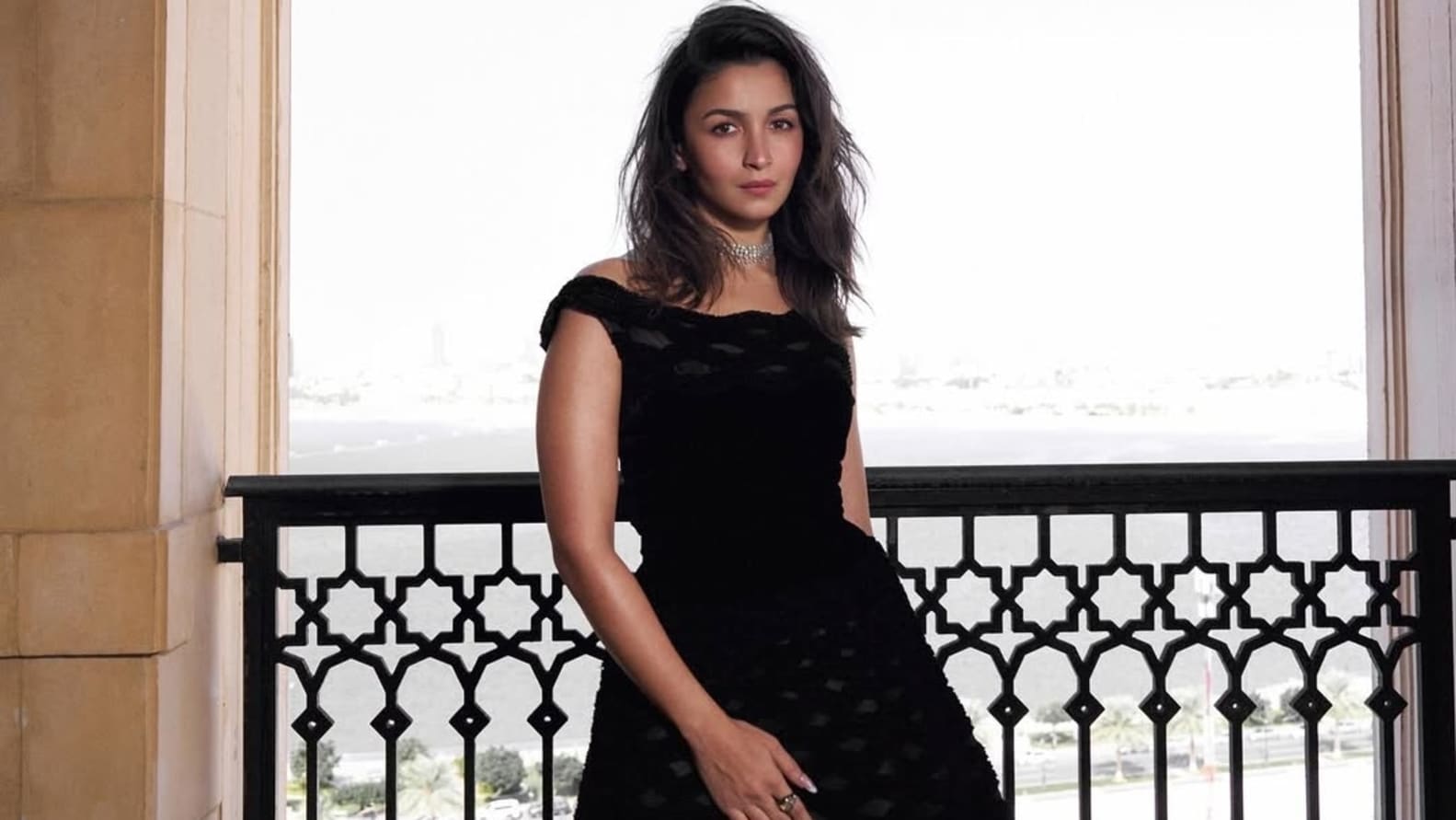 alia bhatt black dress Alia Bhatt looks gorgeous in a black anarkali dress for "Darlings" promotions!