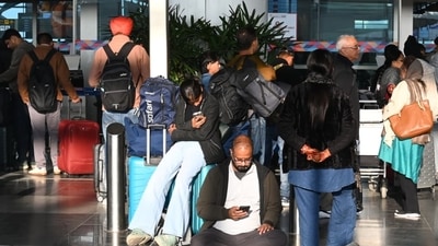 Passengers outside the Delhi airport waiting for flight confirmation amid widespread disruption in Indigo airlines (Vipin Kumar/Hindustan Times) Passengers outside the Delhi airport waiting for flight confirmation amid widespread disruption in Indigo airlines (Vipin Kumar/Hindustan Times)