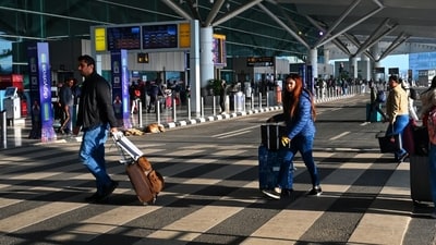 Passengers enter the IGI airport in Delhi amid chaos and confusion after mass disruption in Indigo flights (Vipin Kumar/Hindustan Times) Passengers enter the IGI airport in Delhi amid chaos and confusion after mass disruption in Indigo flights (Vipin Kumar/Hindustan Times)