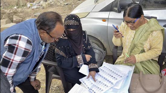 The Uttar Pradesh chief electoral officer has appealed to all recognized political parties to cooperate in the verification of deceased, permanently transferred, absent and duplicate voters. (FILE PHOTO)