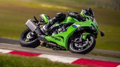 The Kawasaki Ninja ZX-6R is offered only in colour scheme. The Kawasaki Ninja ZX-6R is offered only in colour scheme.