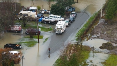 Meteorologists have issued a warning that the Skagit River may rise between 3 to 5 feet above its previous record levels, creating a significant risk for towns such as Mount Vernon, where residents have queued for sandbags at distribution centers.&nbsp; (REUTERS)