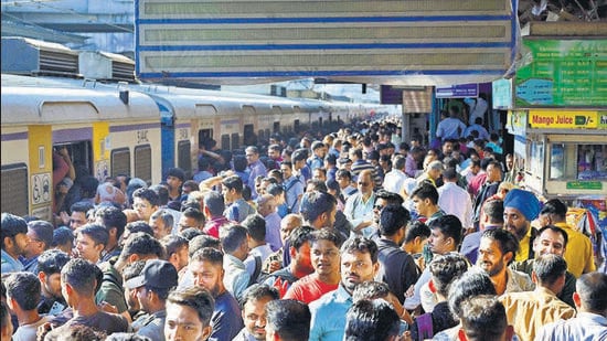 Mumbai, India - Oct 27, 2023 : People crowded at Andheri Railway Station due to 6th Line ongoing work between Khar to Goregaon, in Mumbai, India, Friday, Oct 27, 2023. (Photo by Vijay Bate/HT Photo)
