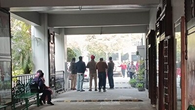 Police at Junior Studies School, Amritsar, which was closed after the authorities received a threat email on Friday morning. (Sameer Sehgal/HT)