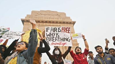 Protesters raise slogans at India Gate against worsening air quality in the capital. (Sanjeev Verma/HT File photo) Protesters raise slogans at India Gate against worsening air quality in the capital. (Sanjeev Verma/HT File photo)