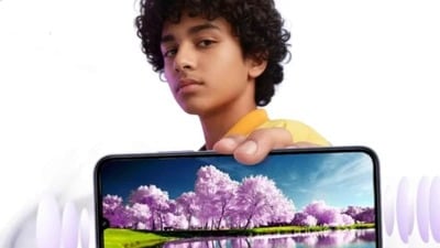 <p>ఈ బడ్జెట్​ ఫ్రెండ్లీ స్మార్ట్​ఫోన్​ 120 హెర్ట్జ్ వరకు అడాప్టివ్ రిఫ్రెష్ రేట్, 810 నిట్స్ వరకు పీక్​ బ్రైట్​నెస్​, టీయూవీ రైన్ ల్యాండ్​లో బ్లూ లైట్, ఫ్లికర్-ఫ్రీ, సిర్కాడియన్ ఫ్రెండ్లీ సర్టిఫికేషన్​లతో 6.9-ఇంచ్​ హెచ్​డీ ప్లస్ (720x1600 పిక్సెల్స్) డిస్​ప్లేను కలిగి ఉంది.</p> 