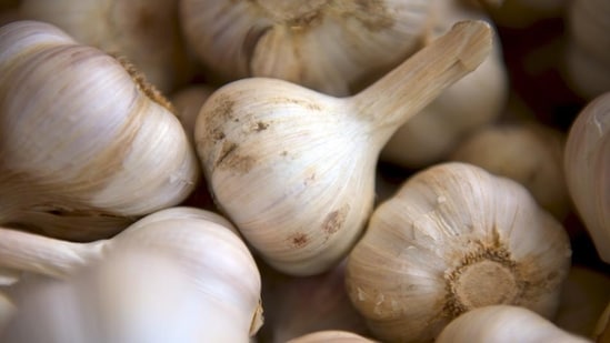 Eating garlic may help control cholesterol levels. However, you should use it in moderation and not as a replacement for medication. (Adobe Stock)