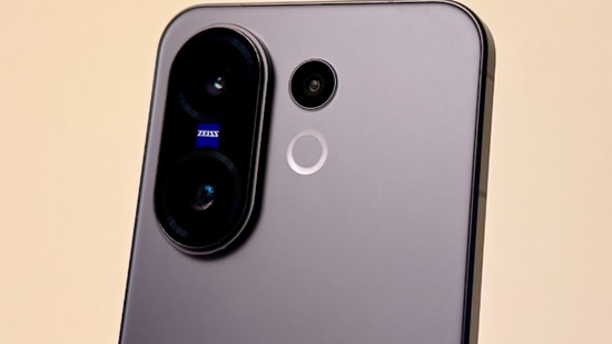 Vivo X200T is expected to similar to the X200FE in terms of design.