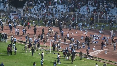 When Messi left the stadium, Loud boos rang through the gigantic stadium. The situation soon got of control as the police failed to control the crowd and the RAF had to deployed to bring some sort of normalcy. (HT Photo) When Messi left the stadium, Loud boos rang through the gigantic stadium. The situation soon got of control as the police failed to control the crowd and the RAF had to deployed to bring some sort of normalcy. (HT Photo)