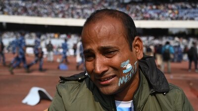 An ardent Lionel Messi supporter was in tears after failing to catch a glimpse of the Argentine superstar, which was promised by the organisers. (HT Photo ) An ardent Lionel Messi supporter was in tears after failing to catch a glimpse of the Argentine superstar, which was promised by the organisers. (HT Photo )