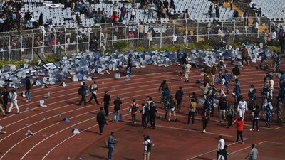 After the ugly scenes at the Salt Lake Stadium in Kolkata, West Bengal chief minister Mamata Banerjee reacted to the incident,, saying she has constituted an enquiry committee. Both Mamata and Shah Rukh Khan were expected to be seen with Messi inside the stadium but the duo never showed up. (HT Photo ) After the ugly scenes at the Salt Lake Stadium in Kolkata, West Bengal chief minister Mamata Banerjee reacted to the incident,, saying she has constituted an enquiry committee. Both Mamata and Shah Rukh Khan were expected to be seen with Messi inside the stadium but the duo never showed up. (HT Photo )
