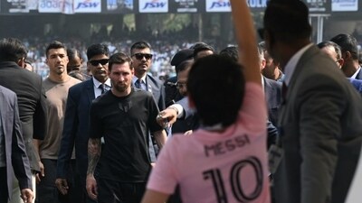 Lionel Messi left the Salt Lake Stadium after take a short lap around the ground. He was surrounded by the police personnel and VIPs, including several politicians and West Bengal Sports Minister Aroop Biswas (HT Photo) Lionel Messi left the Salt Lake Stadium after take a short lap around the ground. He was surrounded by the police personnel and VIPs, including several politicians and West Bengal Sports Minister Aroop Biswas (HT Photo)